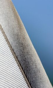 ASDの子どもにスマホ使用時のブルーライト対策について相談できる場所は？