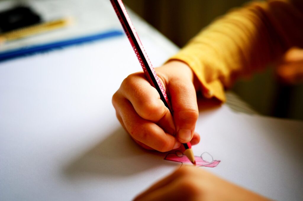 ASDの子供が学校生活で抱える悩みとは？相談先はどこ？